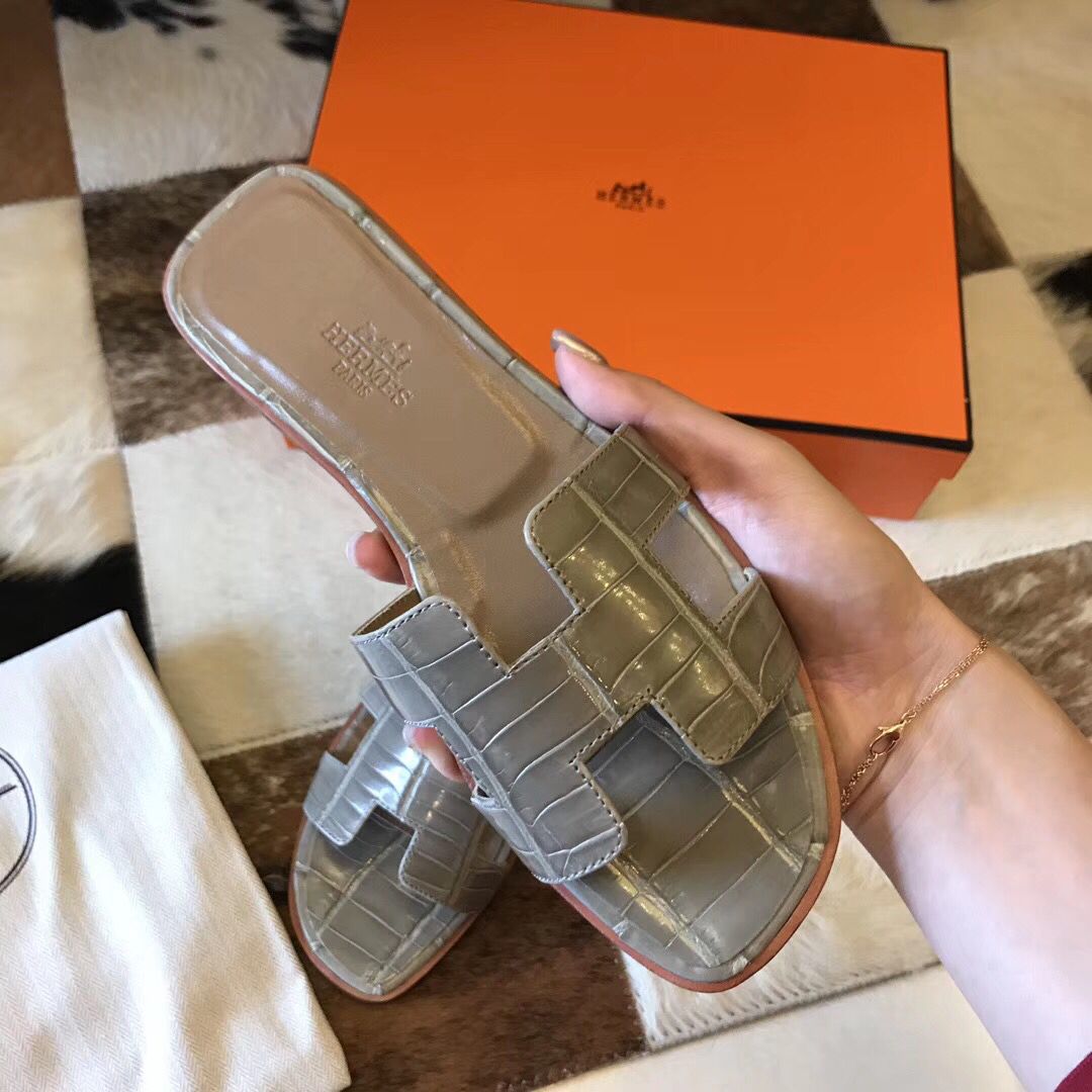 Hermes Oran Sandals In Grey Shiny Niloticus Crocodile - Image 6