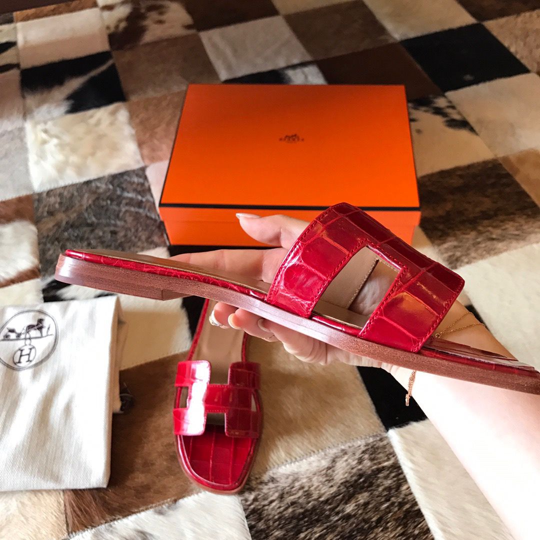 Hermes Oran Slide Sandals In Red Shiny Niloticus Crocodile Skin - Image 4