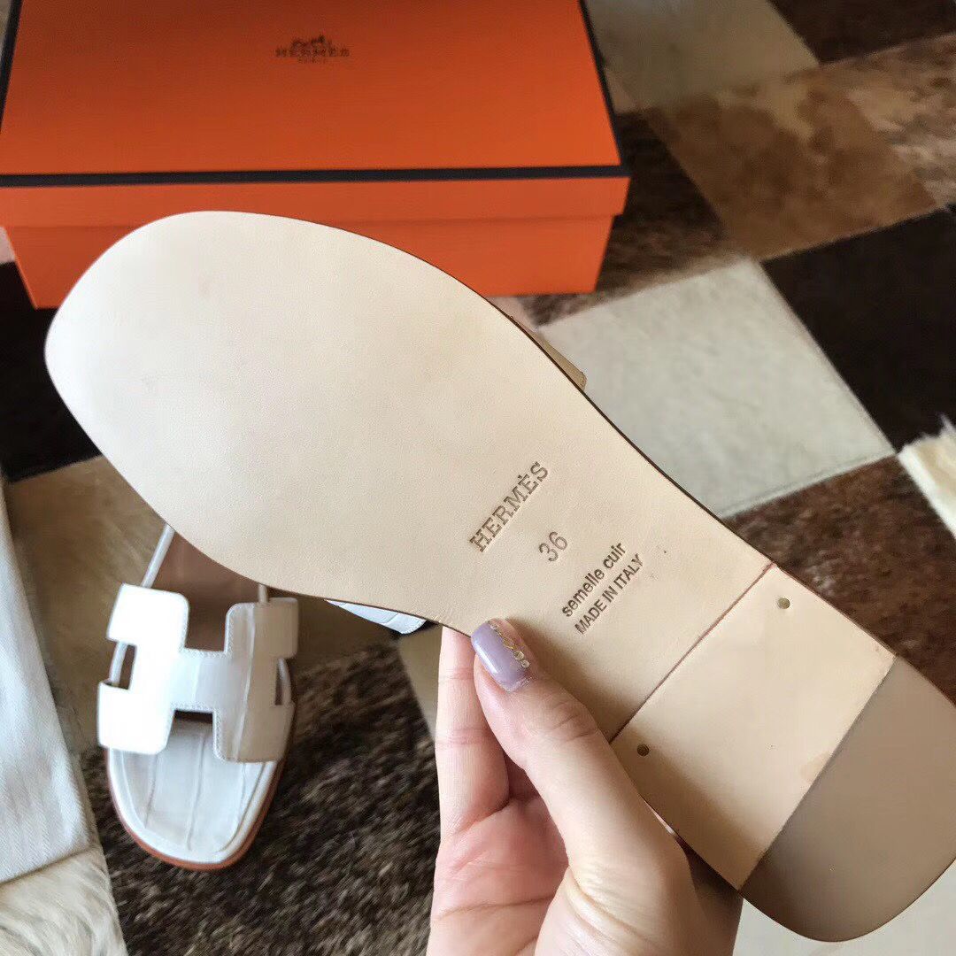 Hermes Oran Sandals In White Shiny Niloticus Crocodile - Image 5