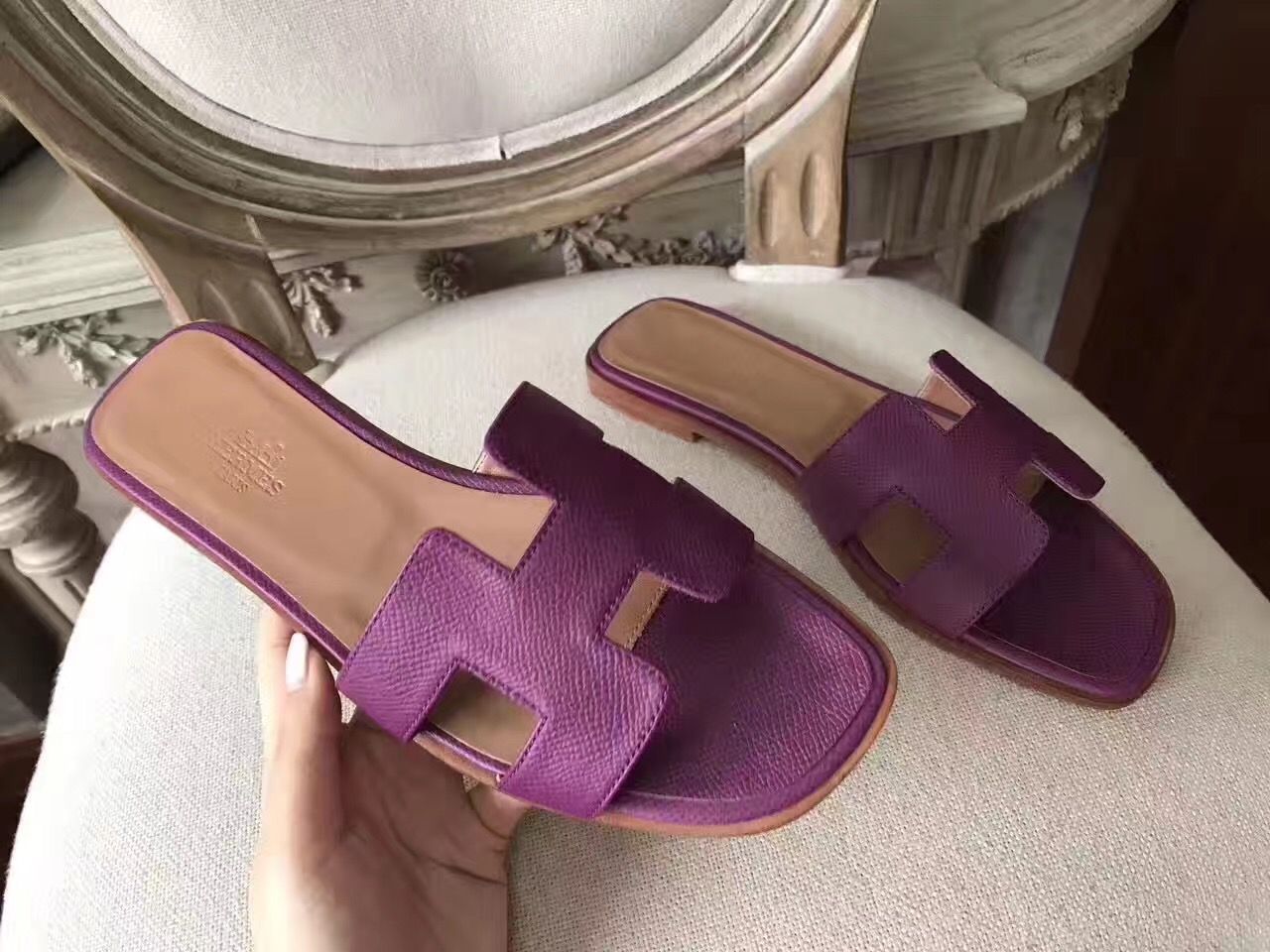 Hermes Oran Sandals In Cyclamen Epsom Leather - Image 5