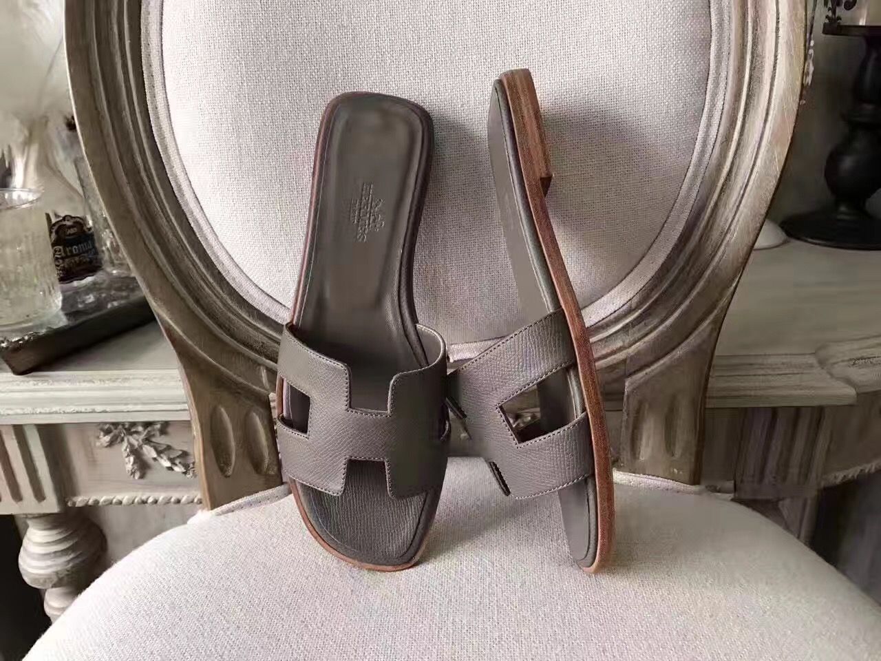 Hermes Oran Sandals In Etoupe Epsom Leather - Image 3