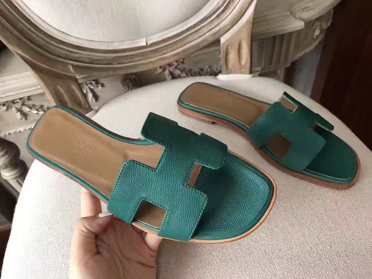 Hermes Oran Sandals In Malachite Epsom Leather - Image 5