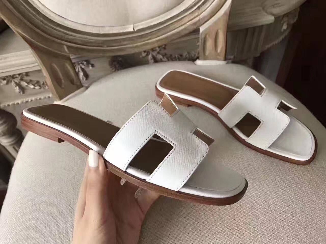 Hermes Oran Sandals In White Epsom Leather - Image 6