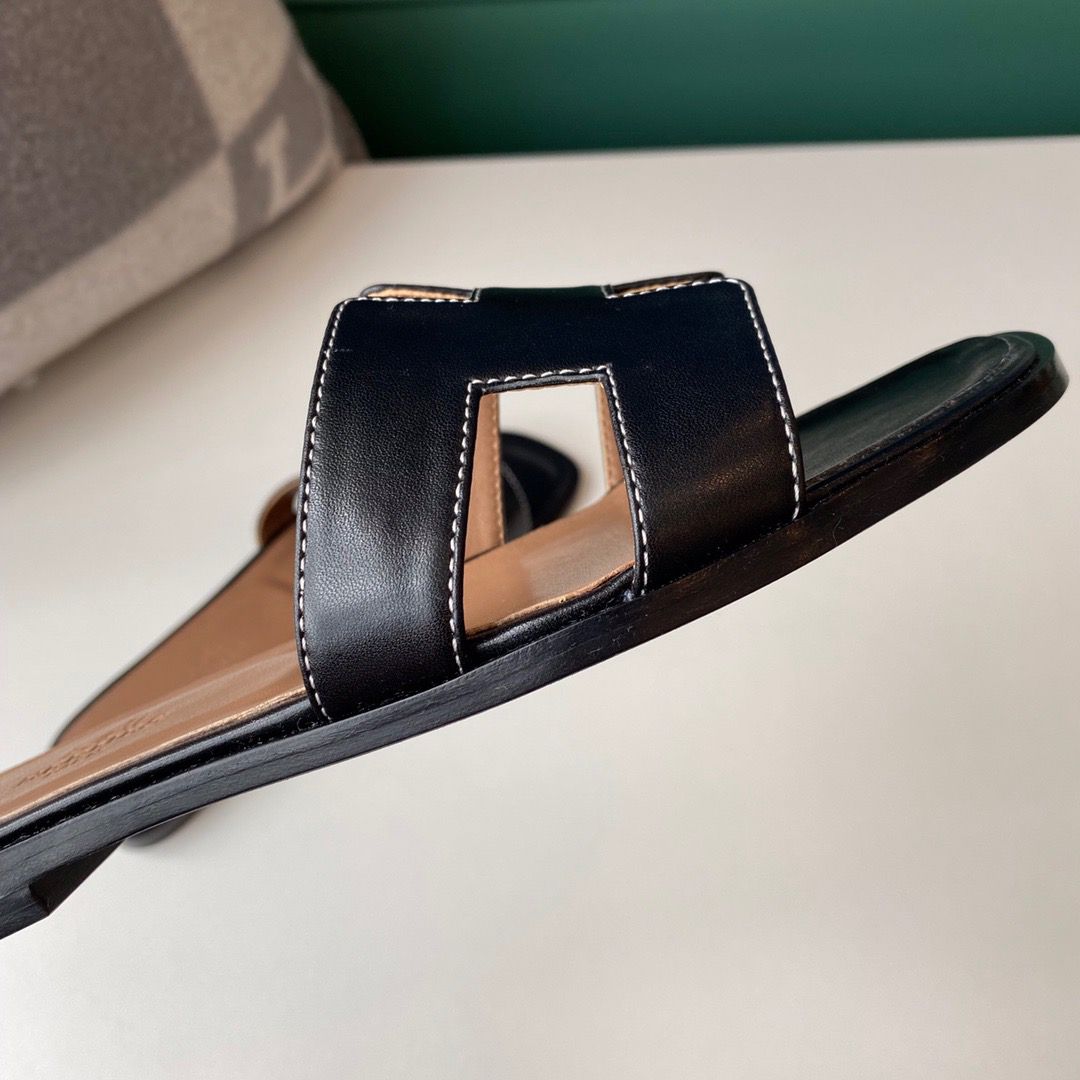 Hermes Oran Slide Sandals In Black Swift Calfskin - Image 7