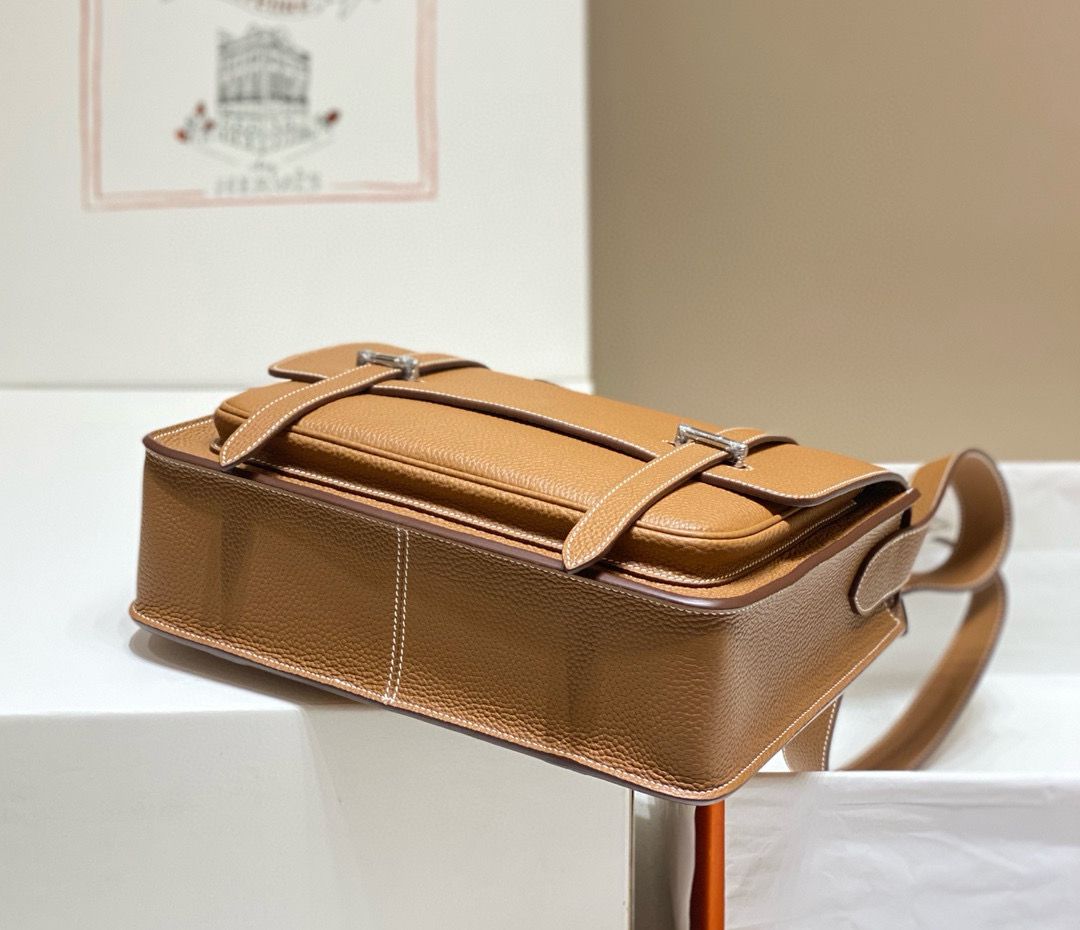 Hermes Steve 30 Messenger Bag in Gold Clemence Leather - Image 5