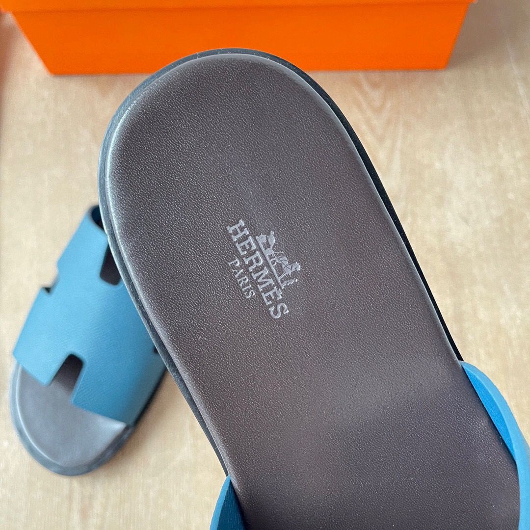 Hermes Izmir Sandals in Blue Epsom Calfskin with Black Insole - Image 3