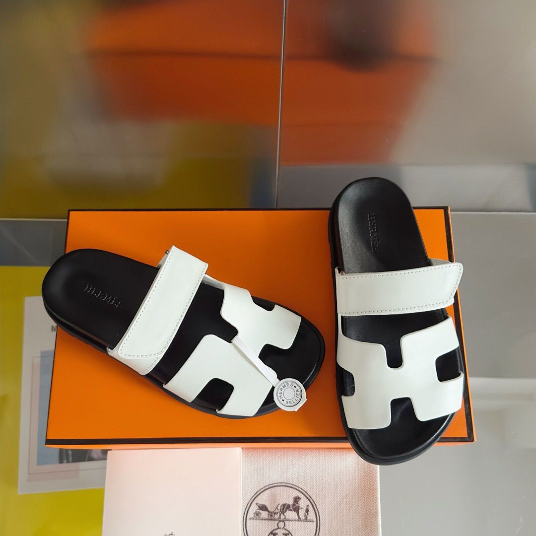 Hermes Men's Chypre Sandals in White Calfskin - Image 3