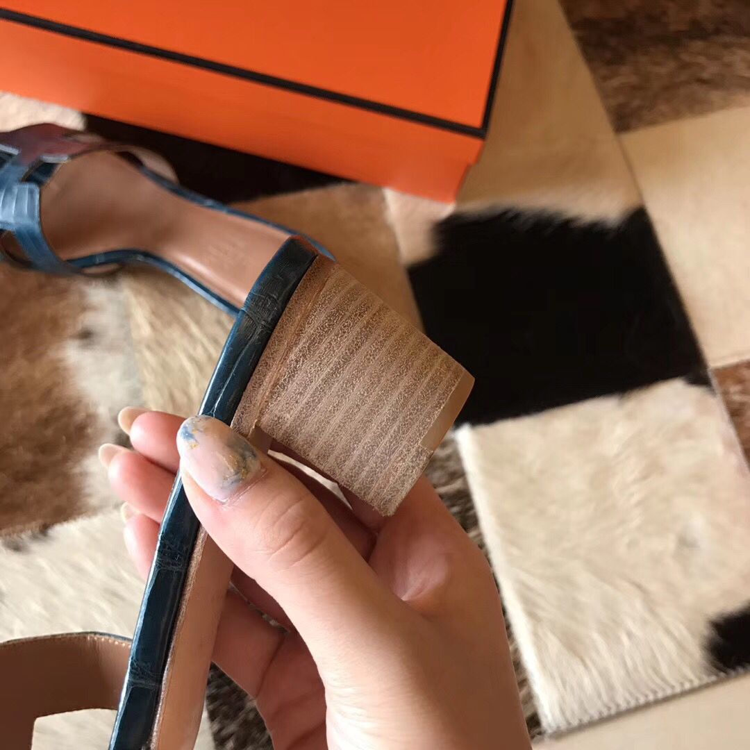 Hermes Oasis Sandals In Blue Shiny Niloticus Crocodile - Image 5