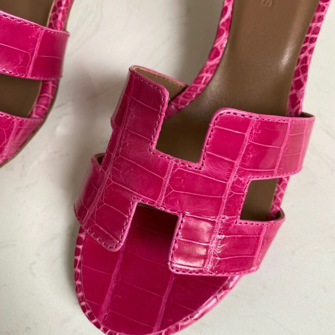 Hermes Oasis Sandals In Rose Red Shiny Niloticus Crocodile - Image 3