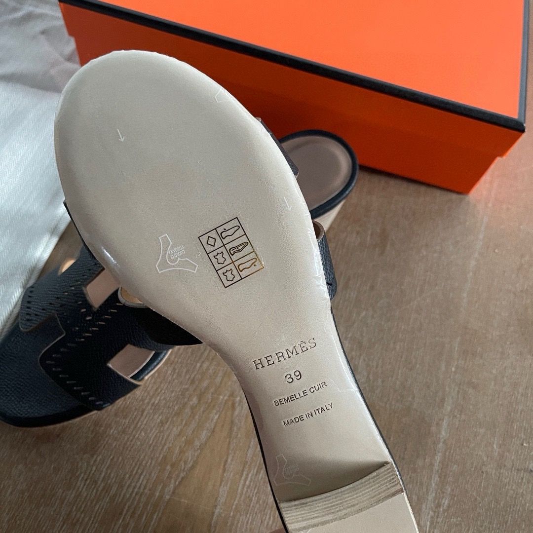 Hermes Oasis Sandals in Black Perforated Epsom Leather - Image 6