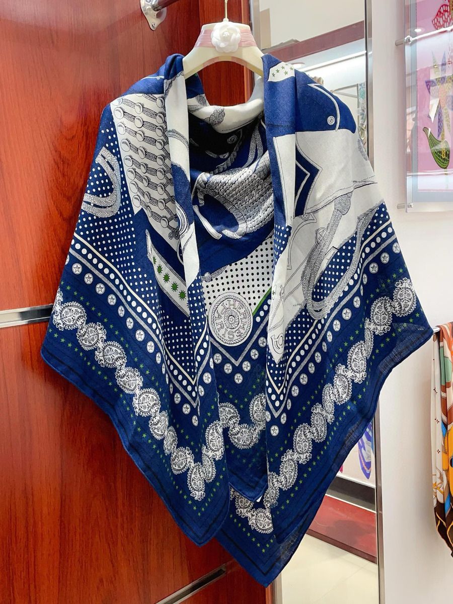 Hermes Blue Zouaves et Dragons Bandana Shawl 140 - Image 4