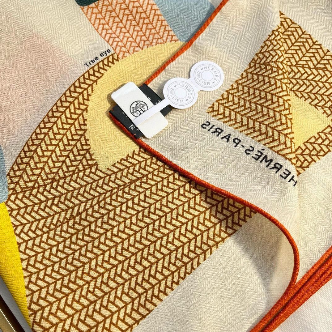 Hermes Beige Mon Premier Galop Shawl 140 - Image 4