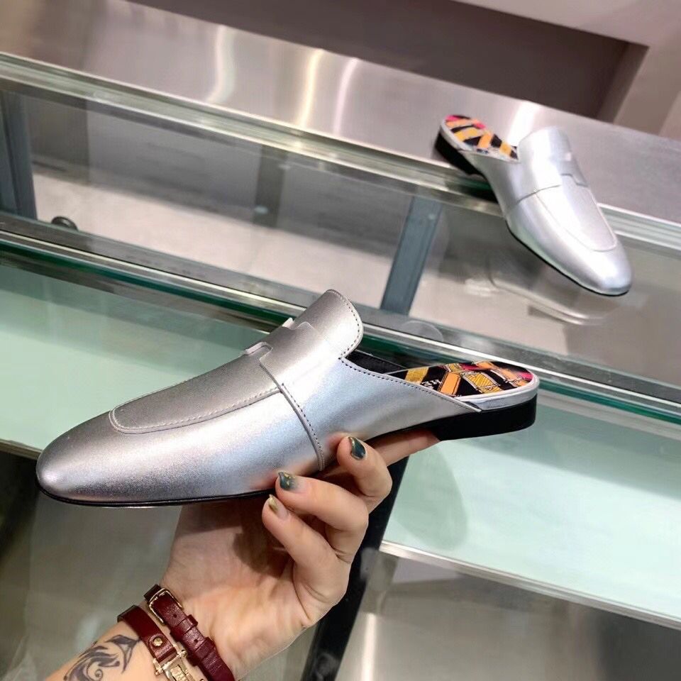 Hermes Catena Mules In Silver Metallic Calfskin - Image 7