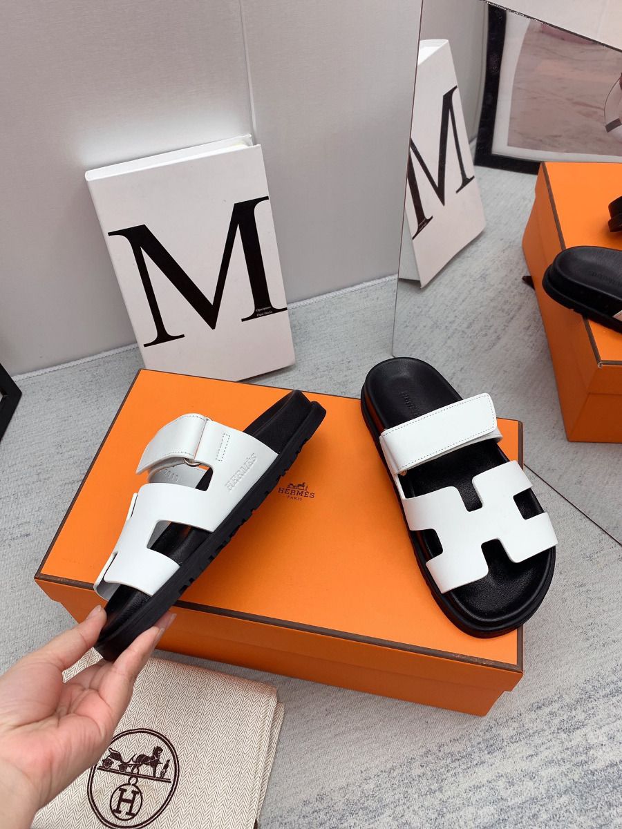 Hermes Women's Chypre Sandals In White Calfskin - Image 6