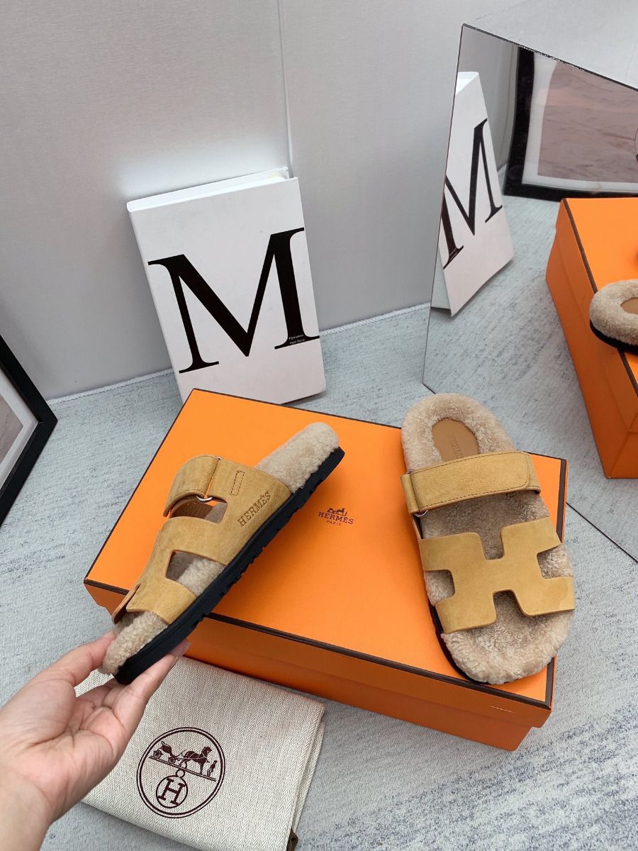 Hermes Women's Chypre Sandals in Beige Suede with Shearling - Image 7