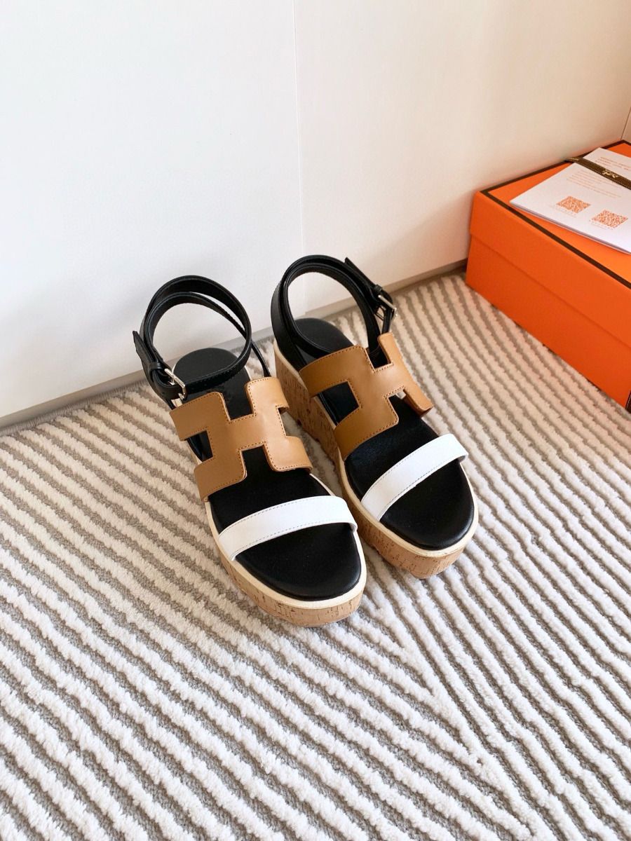 Hermes Havane 30 Sandals in Bi-color Calfskin Leather - Image 3