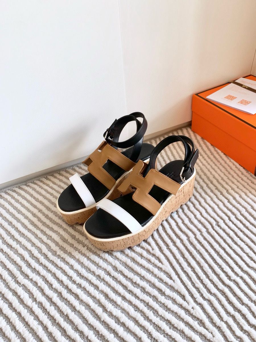 Hermes Havane 30 Sandals in Bi-color Calfskin Leather - Image 4