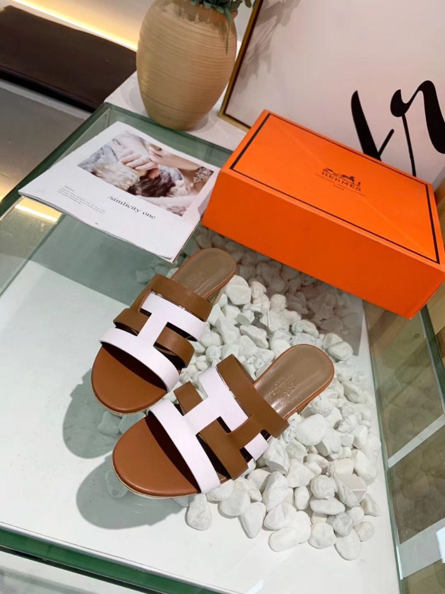 Hermes Amica 5mm Sandals In Brown/White Calfskin - Image 8