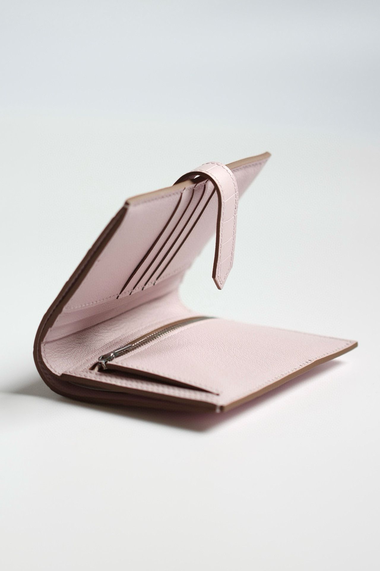 Hermes Bearn Compact Wallet in Mauve Pale Matte Alligator Leather - Image 8