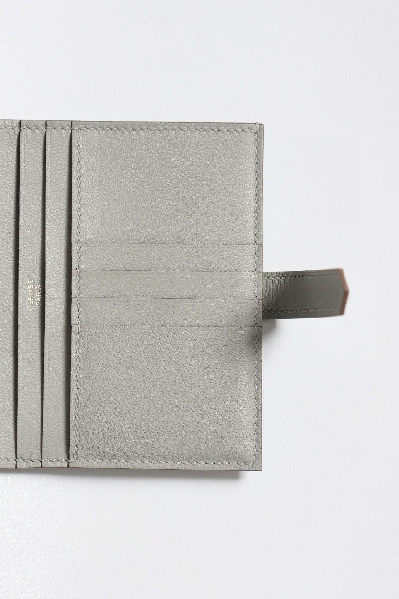 Hermes Bearn Compact Wallet in Pearl Grey Matte Alligator Leather - Image 5
