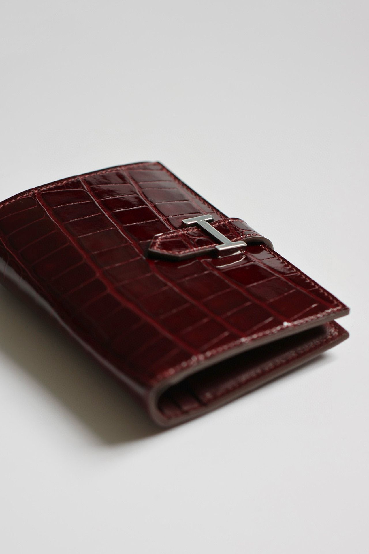 Hermes Bearn Compact Wallet in Bordeaux Shiny Alligator Leather - Image 6