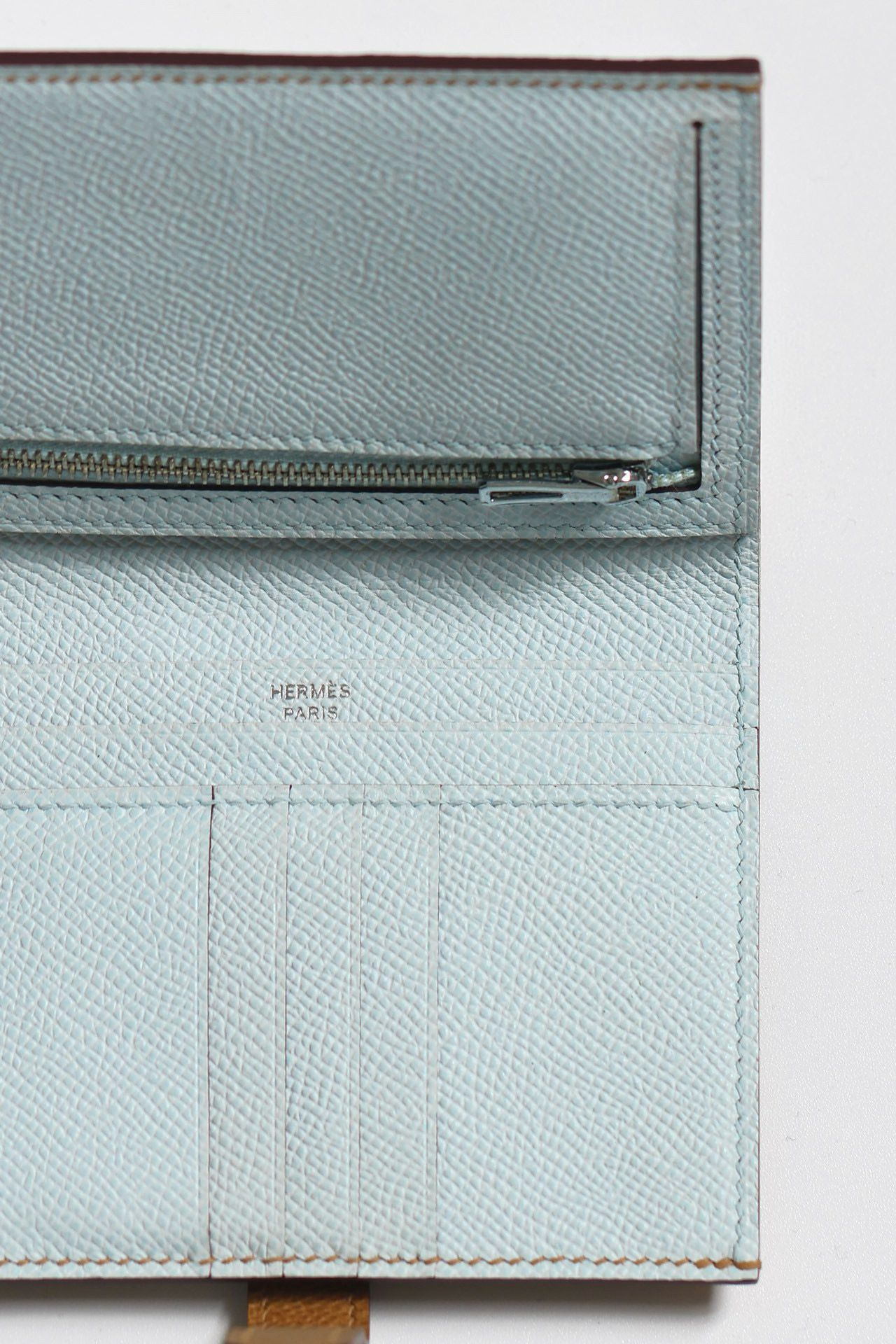 Hermes Bearn Compact Verso Handmade Wallet in Sesame Epsom Calfskin - Image 5