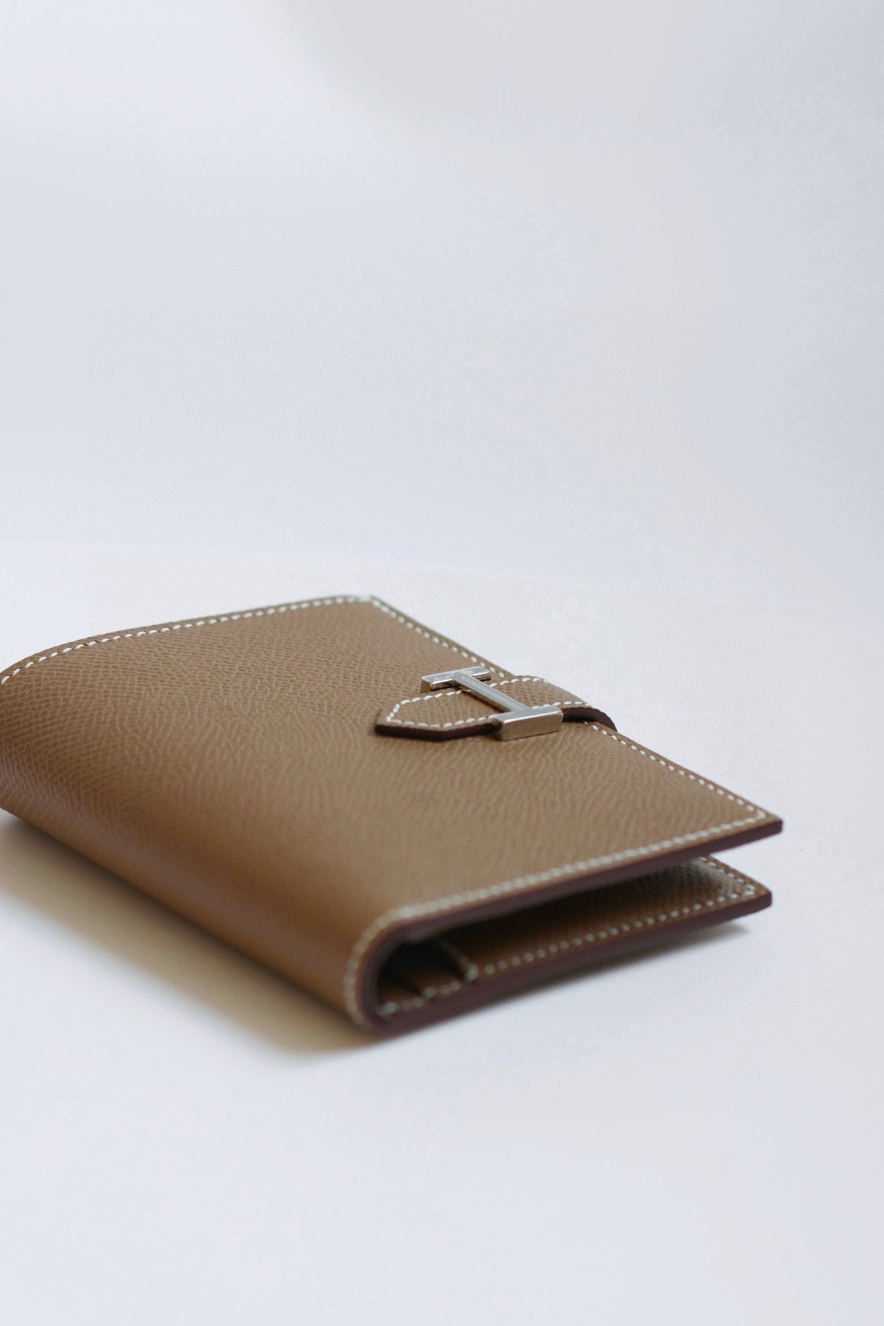 Hermes Bearn Compact Handmade Wallet in Taupe Epsom Calfskin - Image 6