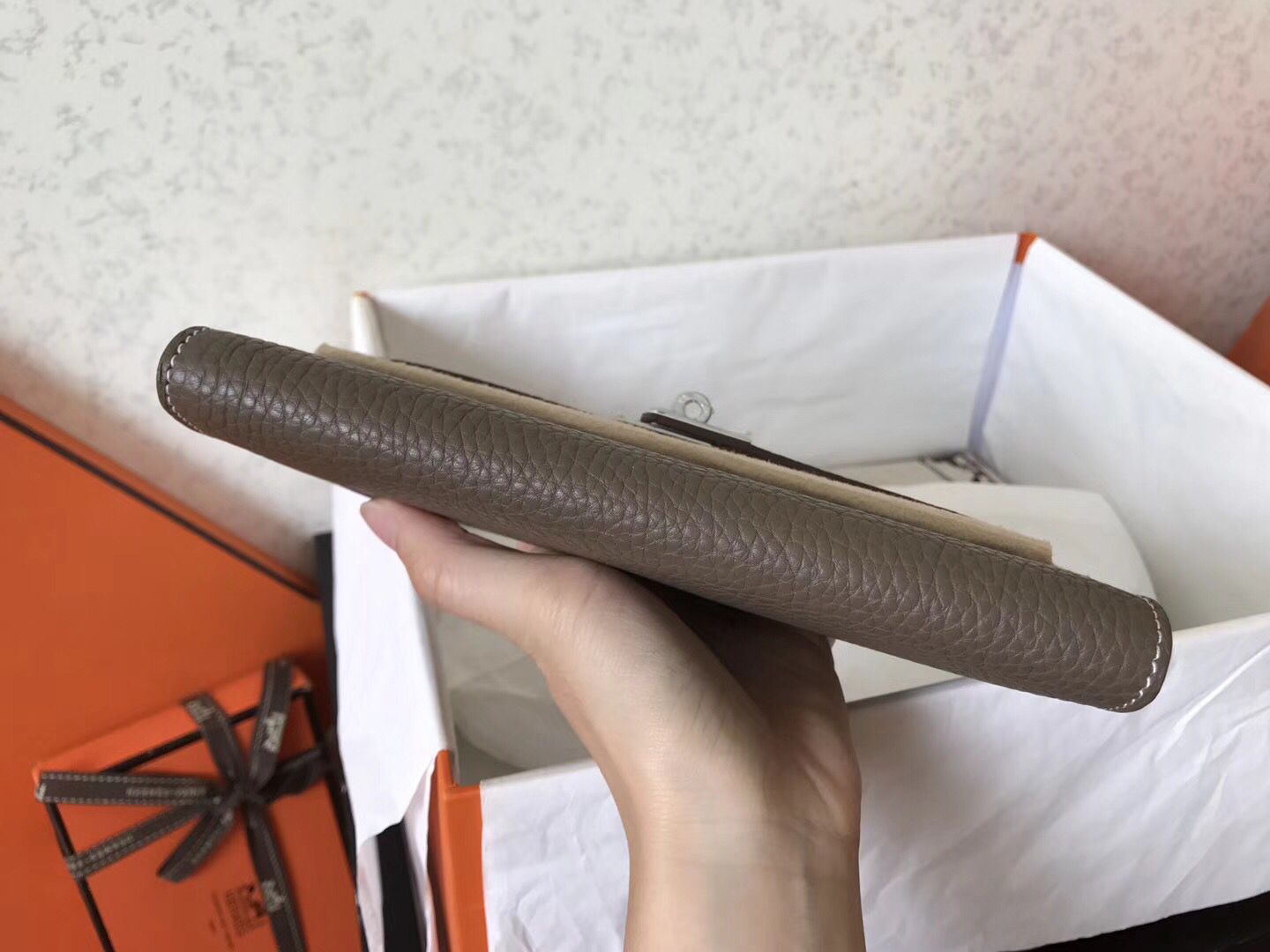 Hermes Kelly Classic Long Wallet In Etoupe Clemence Leather - Image 6