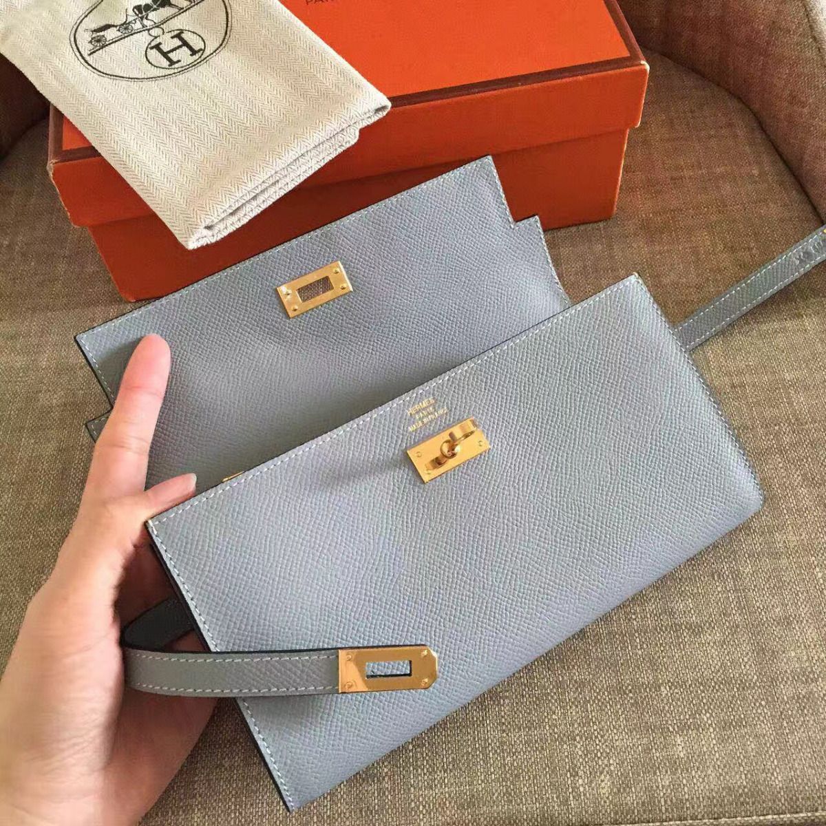 Hermes Kelly Classic Long Wallet In Ciel Epsom Leather - Image 6