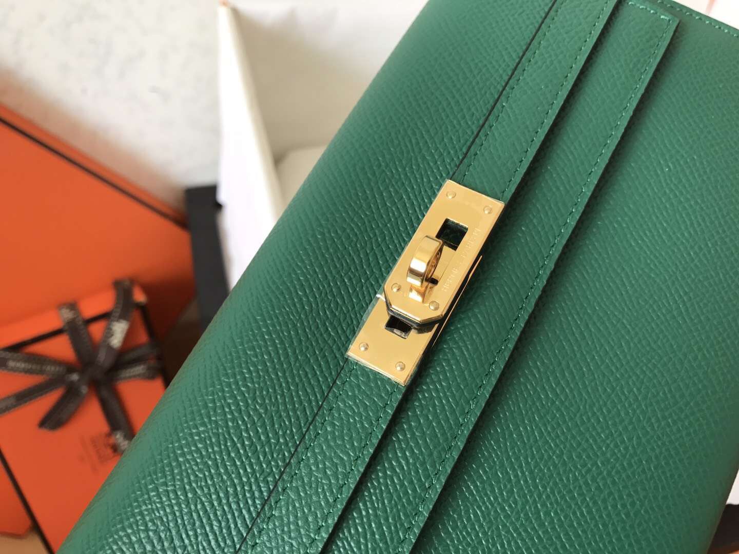 Hermes Kelly Classic Long Wallet In Malachite Epsom Leather - Image 7