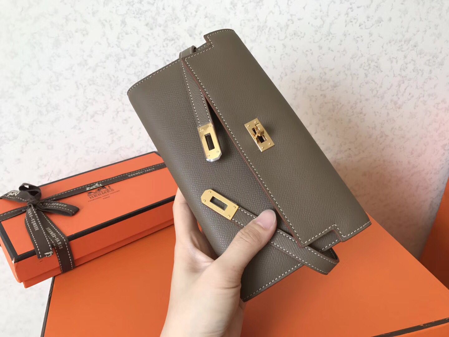 Hermes Kelly Classic Long Wallet In Taupe Epsom Leather - Image 4